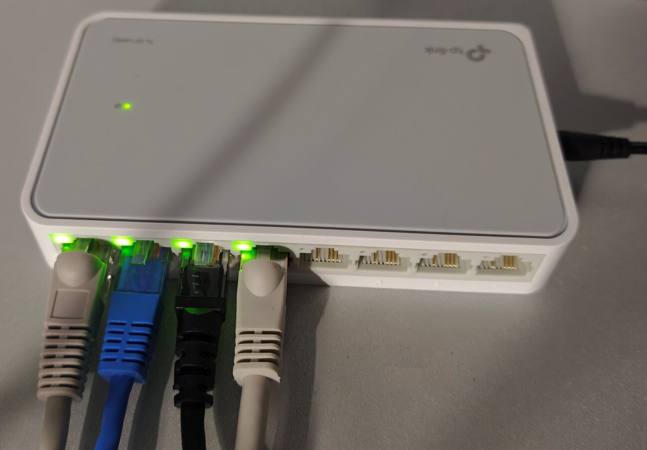 Соединение через неуправляемый коммутатор TP-Link TL-SF1008D Соединение через неуправляемый коммутатор TP-Link TL-SF1008D